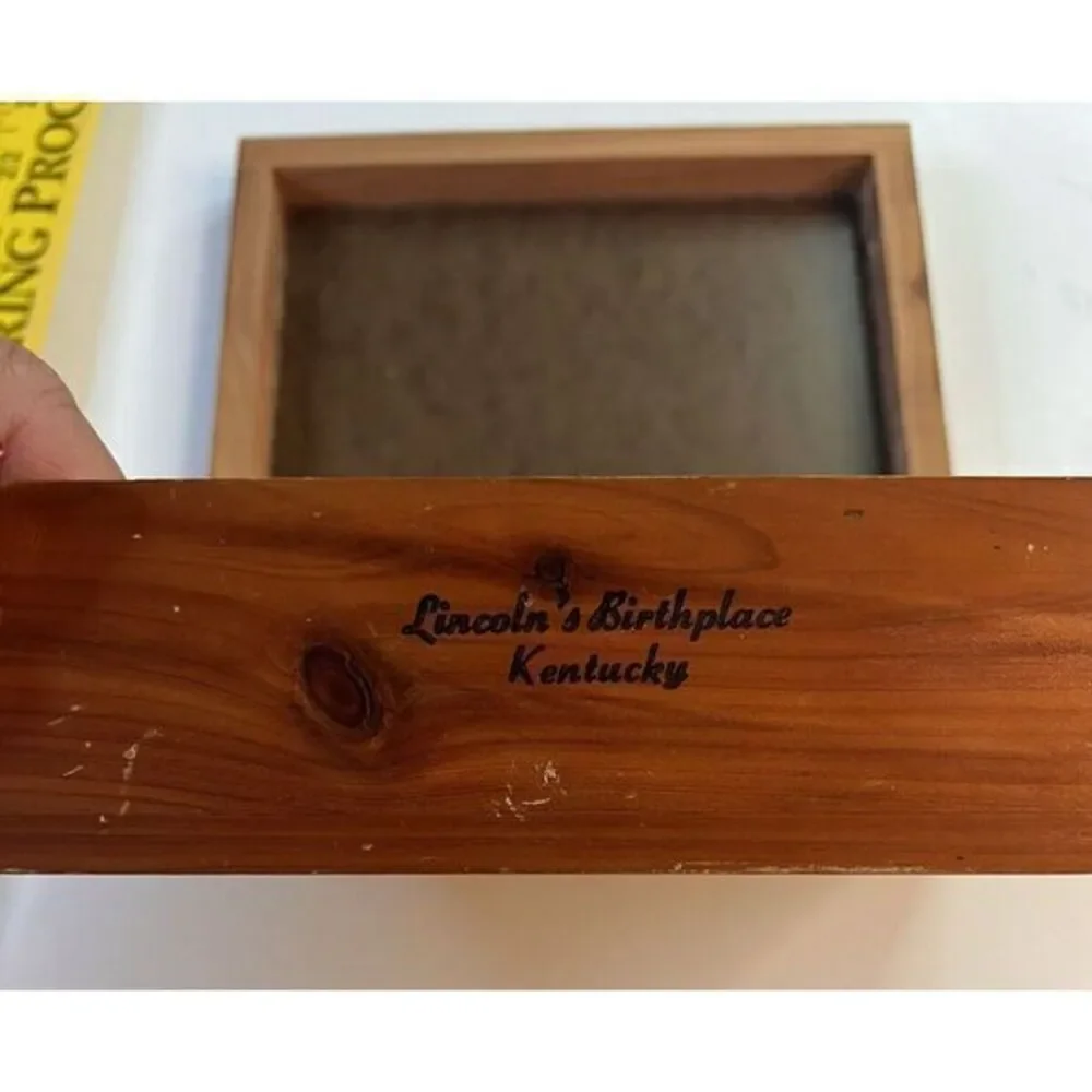 Vintage Miracle of Friendship Cedar Trinket Box  Kentucky Lincoln's‎ Birthplace